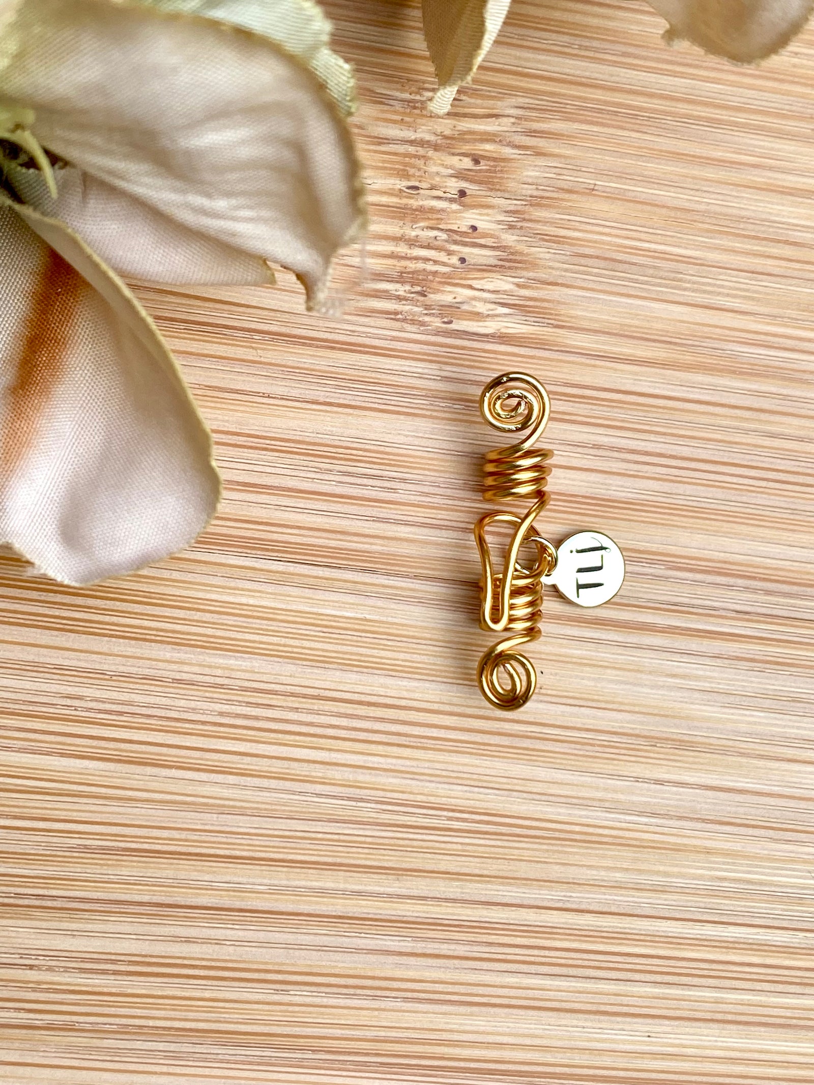 BATTLE LINES Artistic Gold V-Shaped Wire-Wrap SISTERLOCK Jewel