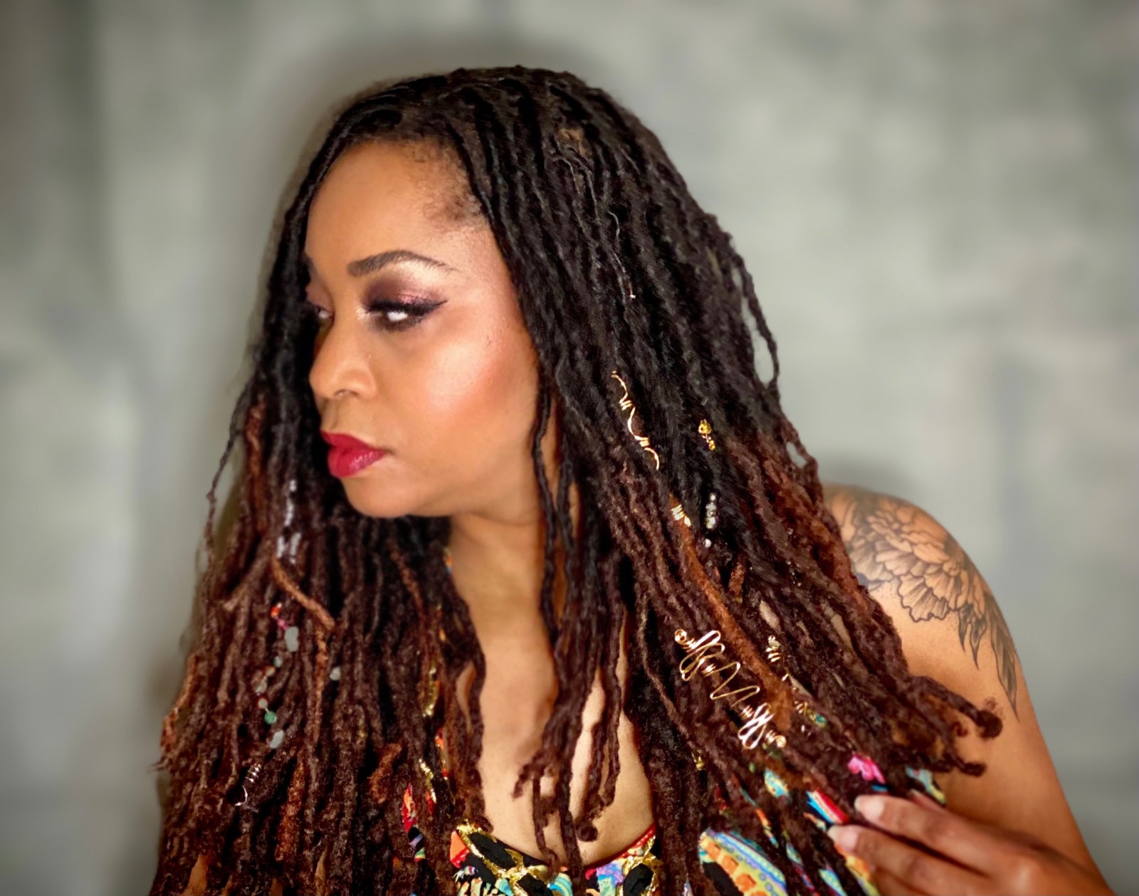 GLAMOUROUS Swirl Artistic Gold Semi-Slim Thick Loc Jewel