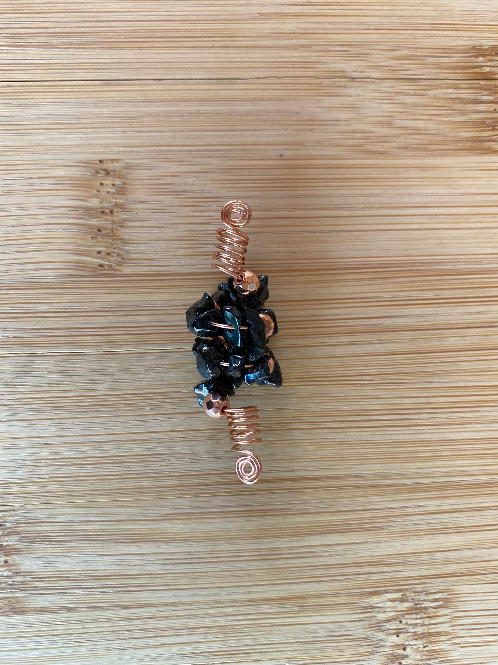 TRICORN BLACK SPINEL Chip SISTERLOCK Jewel