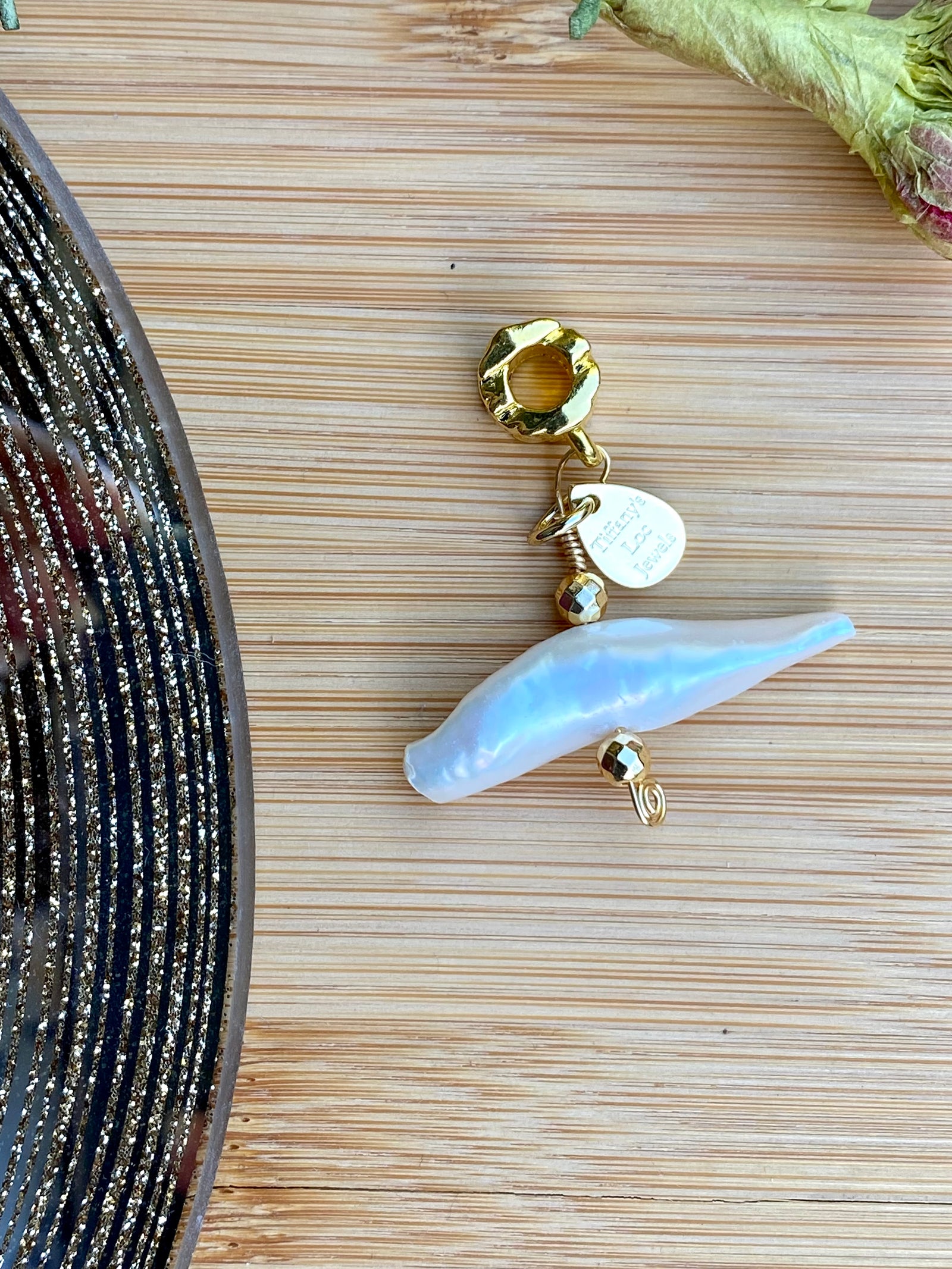 VINTAGE PEARL Creamy White Keshi Pearl Loc Jewel